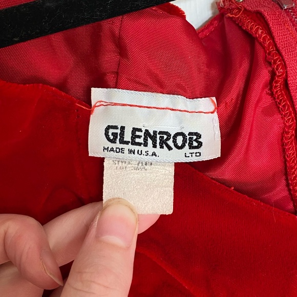 Red Velvet Dress Retro - Picture 2 of 6